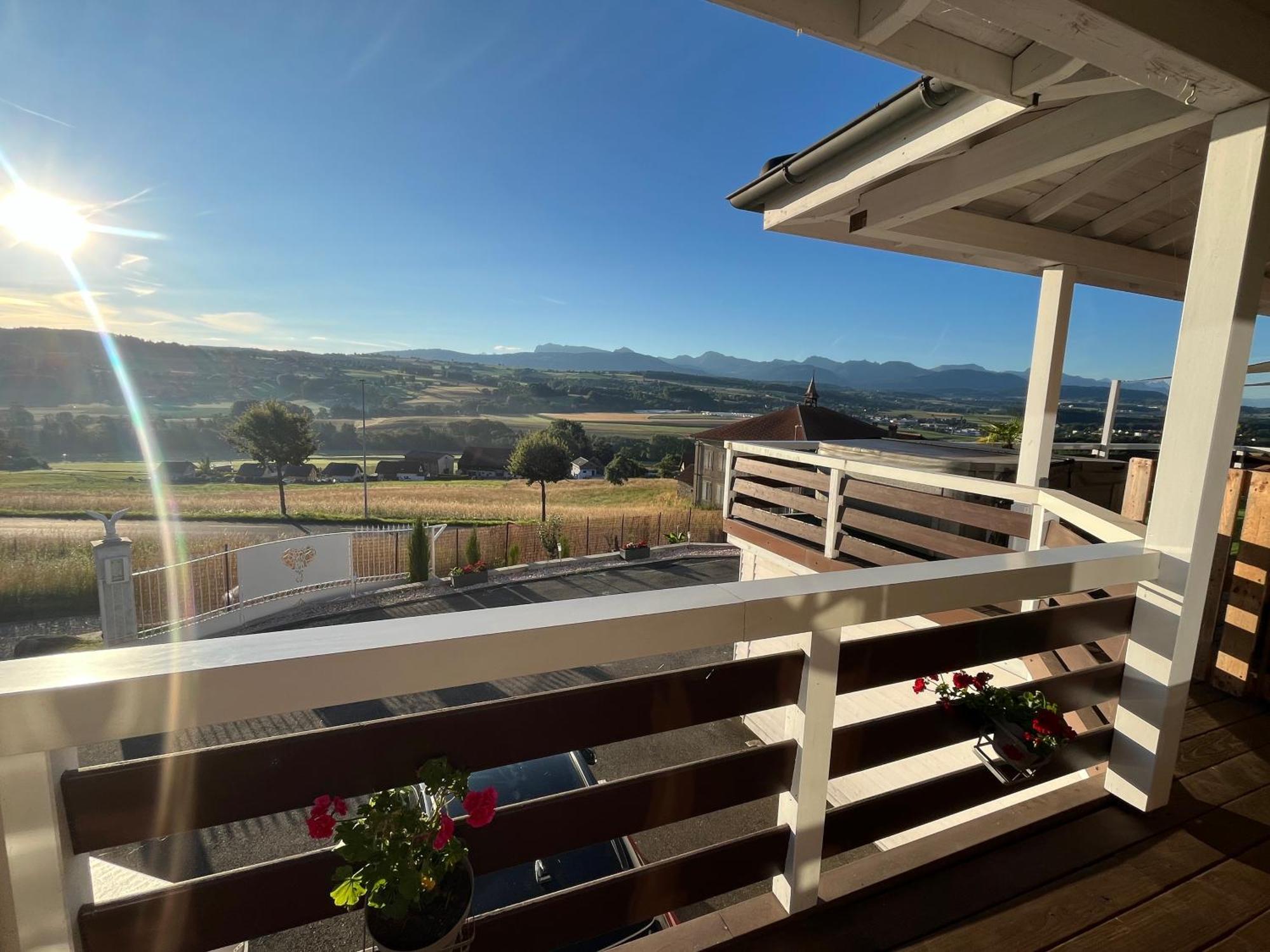 Loft Des Milans, Petit Nid Douillet Perche Sur La Campagne Ecublens (Vaud) Exterior foto